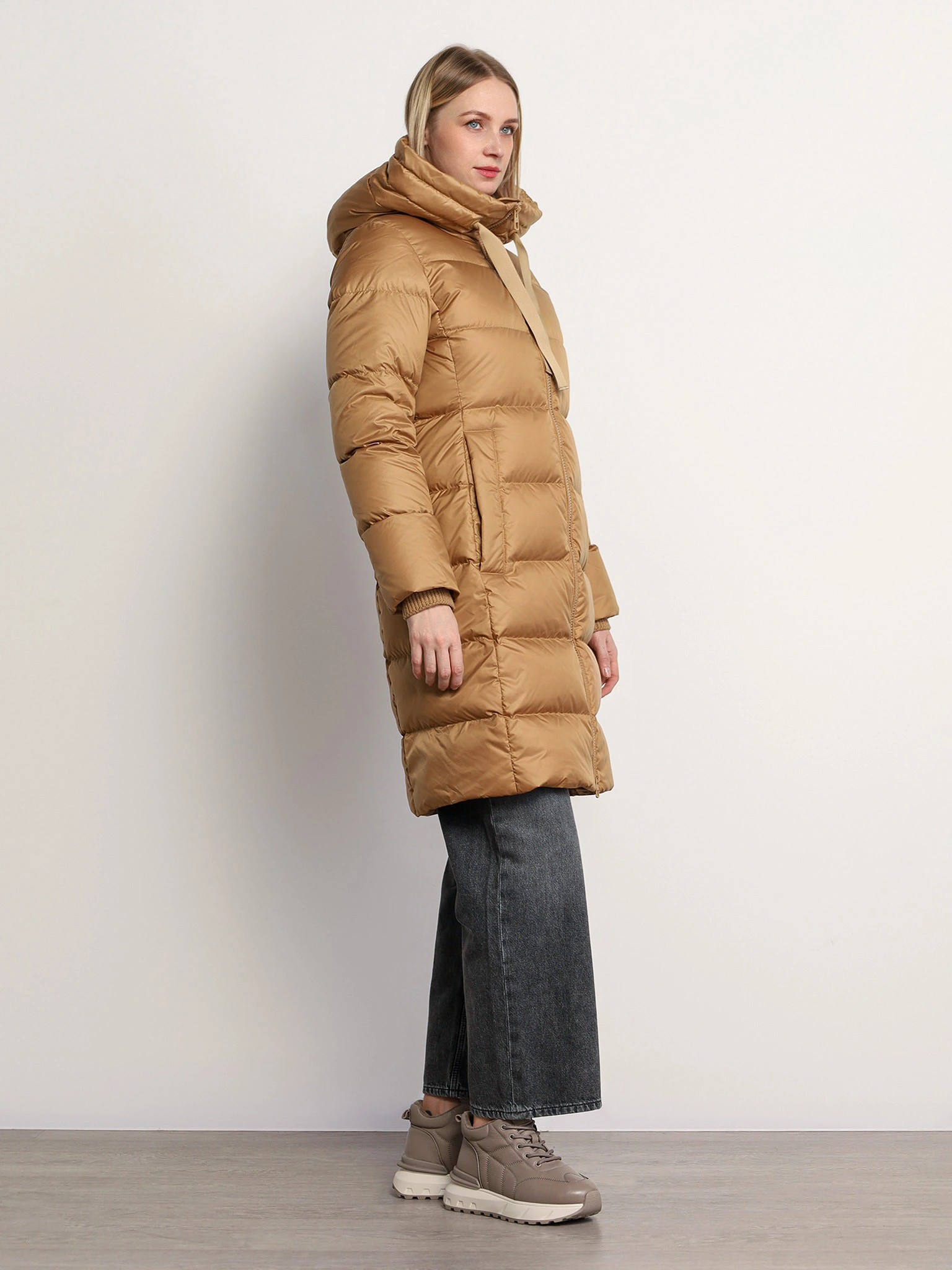 Пальто пуховое песочного цвета